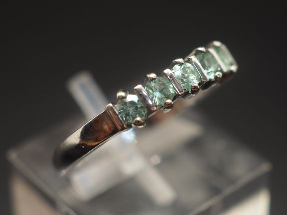 Серебряное кольцо с натуральным бериллом - 221