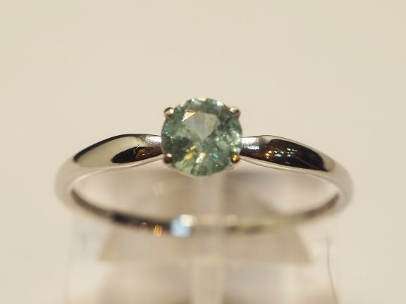 Серебряное кольцо с натуральным бериллом - 235