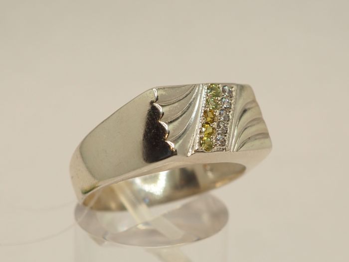 Серебряное кольцо с демантоидами 0.10 карат - 258