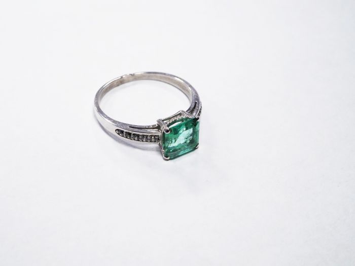 Серебряное кольцо 925 пробы с уральским бериллом 1.78 карат и фианитами - 67