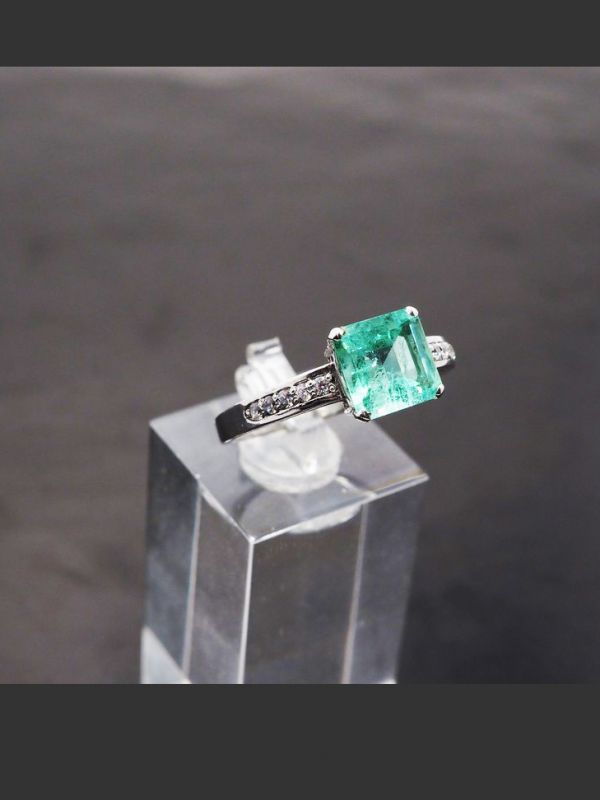Серебряное кольцо 925 пробы с уральским бериллом 1.78 карат и фианитами - 67