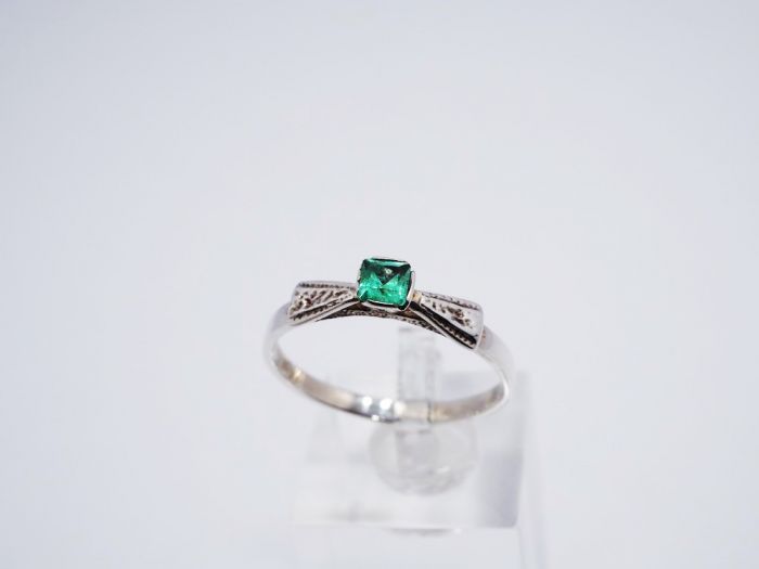 Серебряное кольцо 925 пробы с Уральским изумрудом 0.26 карат 4/3+ - 69