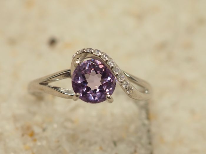 Серебряное кольцо с Аметистом и фианитами-319