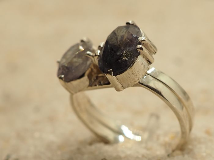 Серебряное двойное  кольцо с Александритами-671