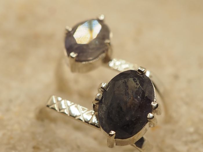 Серебряное двойное  кольцо с Александритами-671