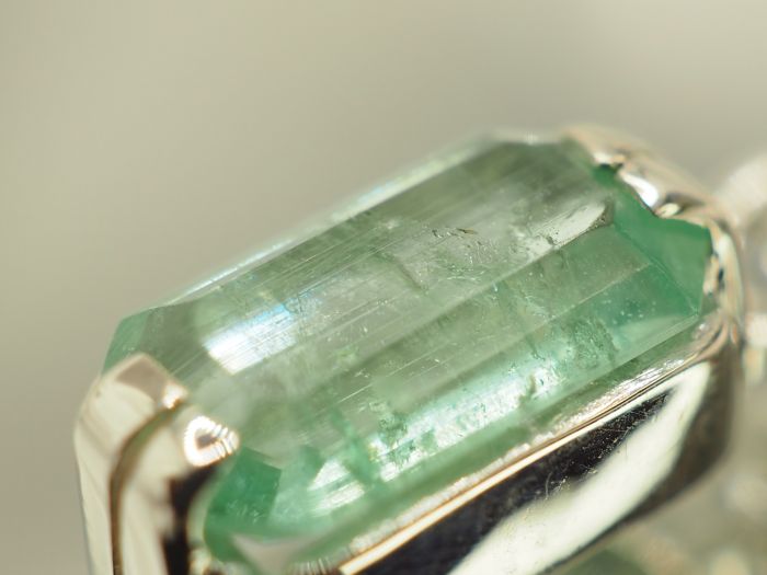 Серебряная подвеска с натуральным изумрудом-723